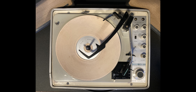 #0095835 KLH Model Eleven Portable Phonograph
